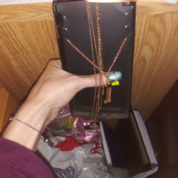 Jewlery - Picture 2 of 4